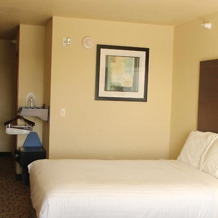 Cobblestone Hotel & Suites - Devils Lake Kültér fotó