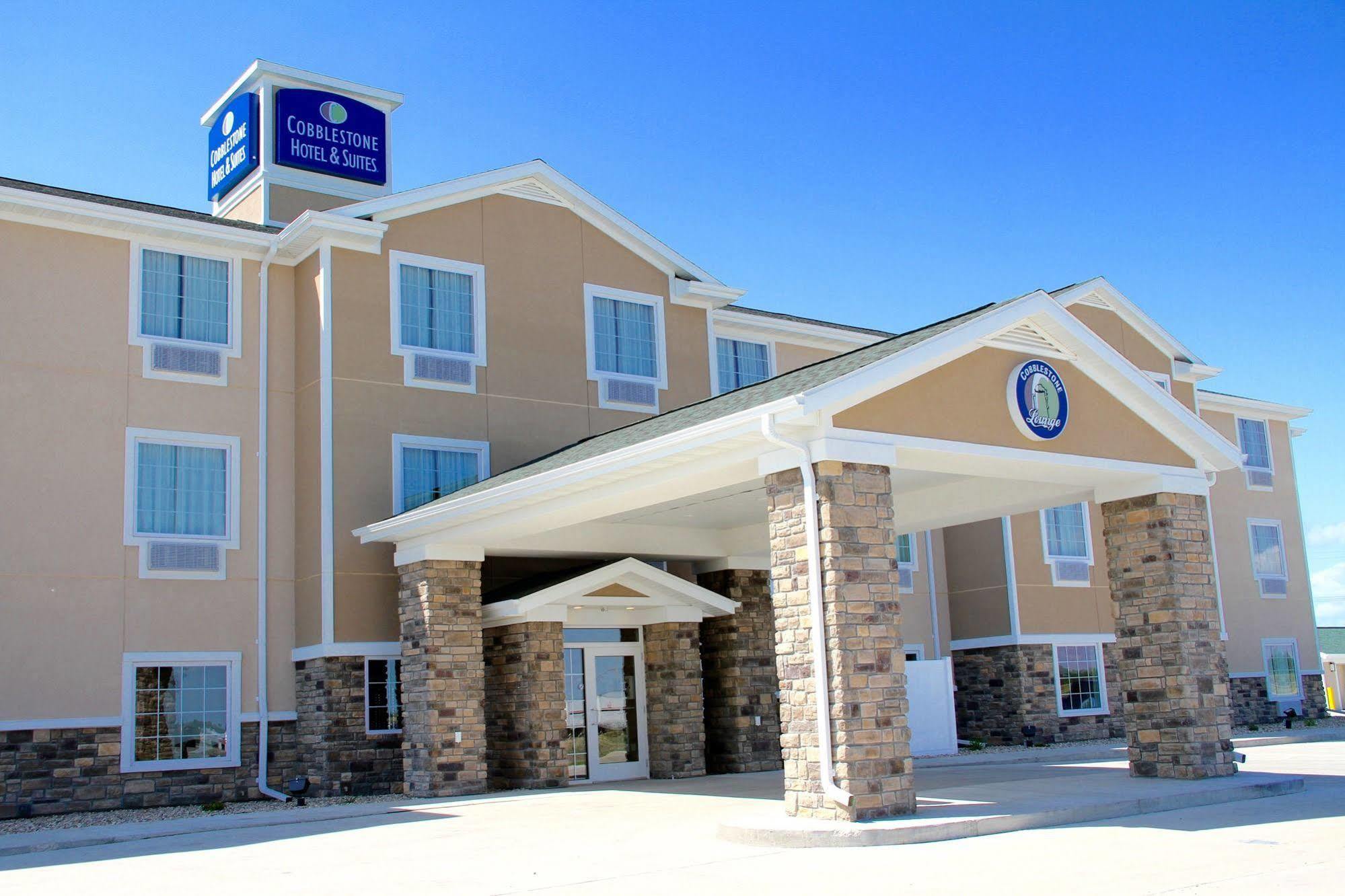 Cobblestone Hotel & Suites - Devils Lake Kültér fotó
