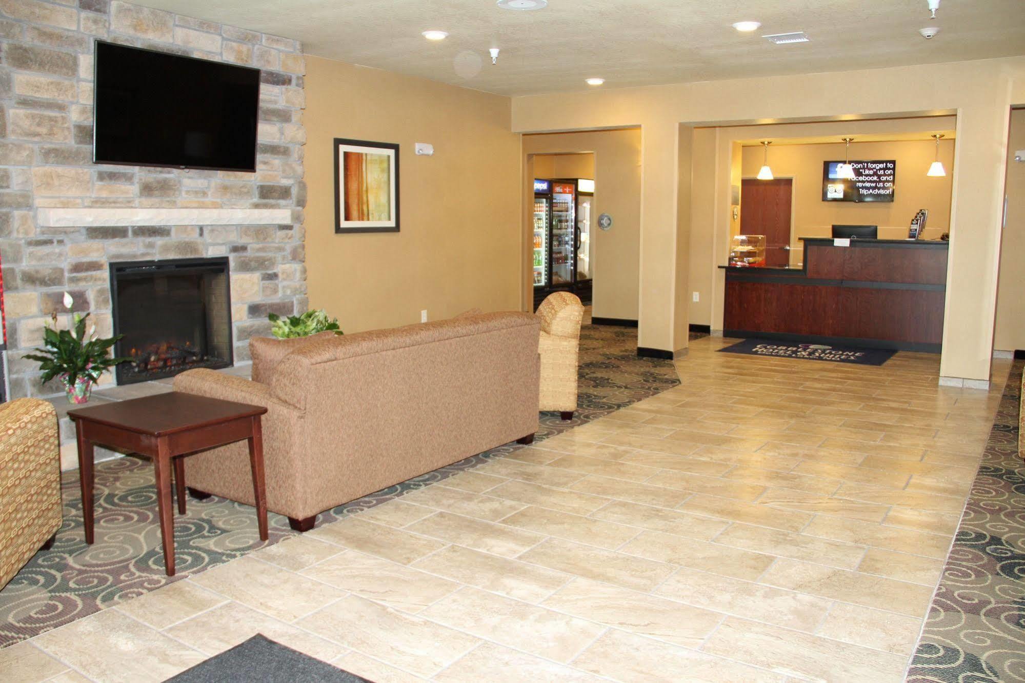 Cobblestone Hotel & Suites - Devils Lake Kültér fotó