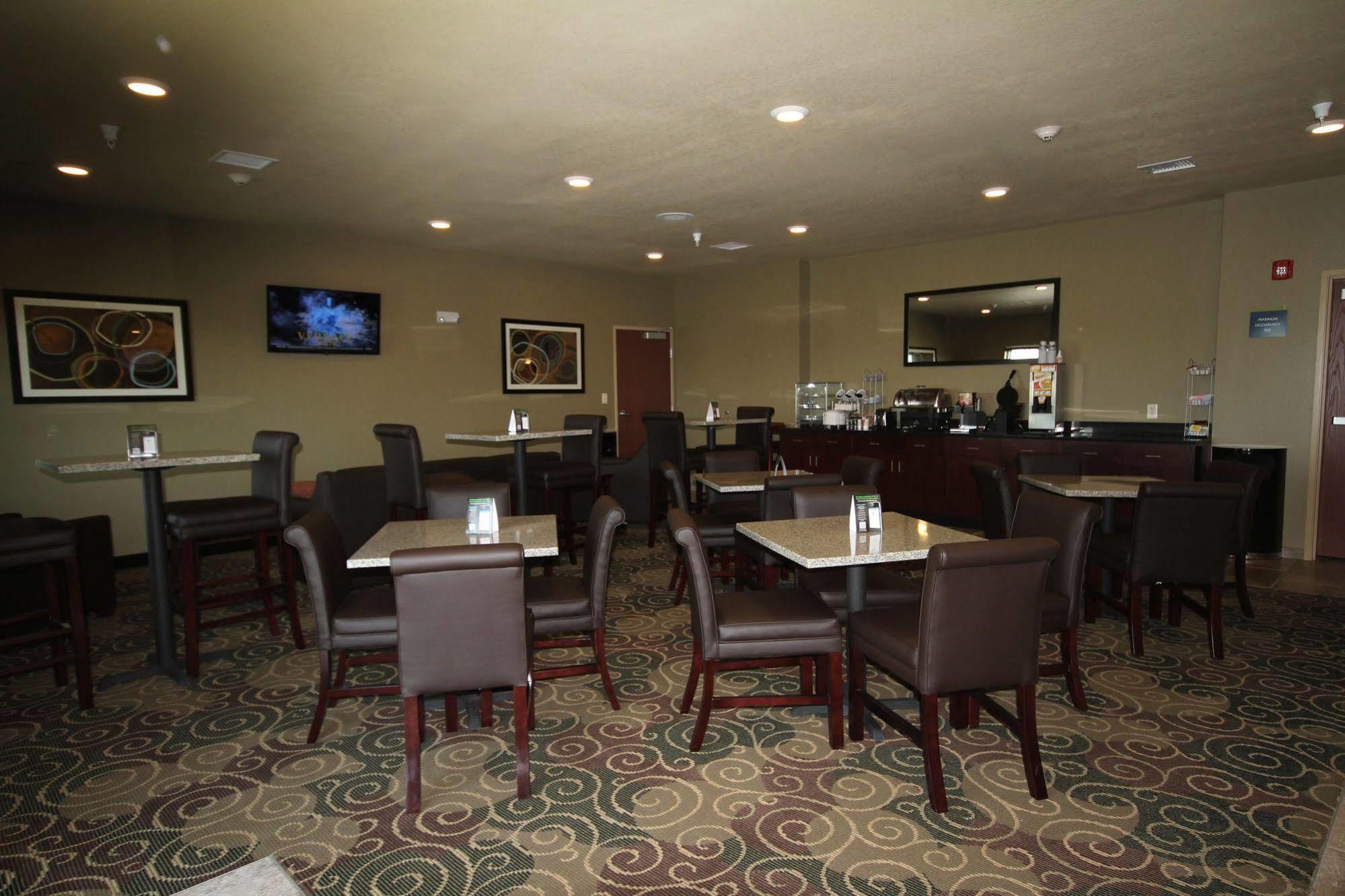 Cobblestone Hotel & Suites - Devils Lake Kültér fotó