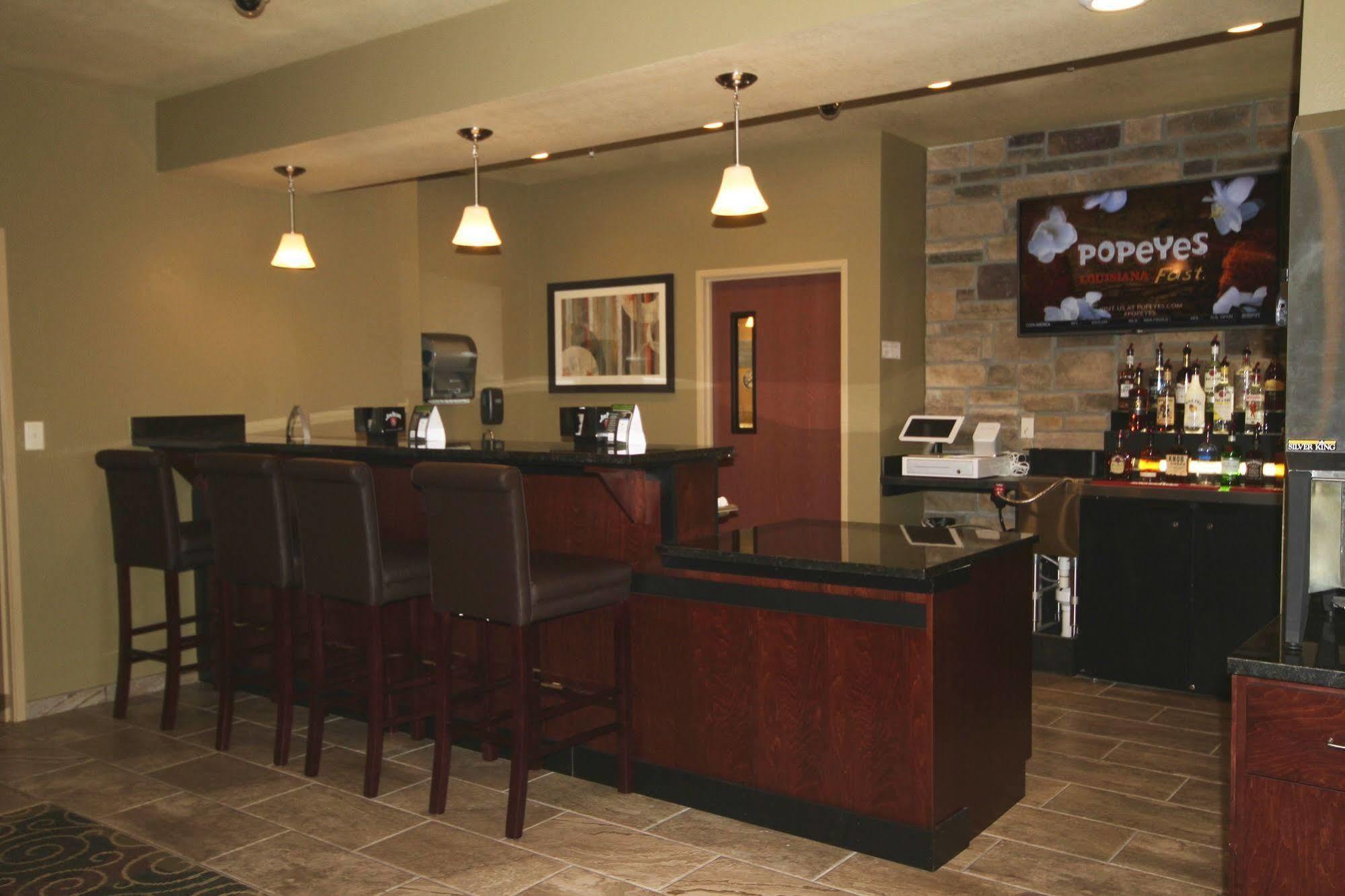 Cobblestone Hotel & Suites - Devils Lake Kültér fotó